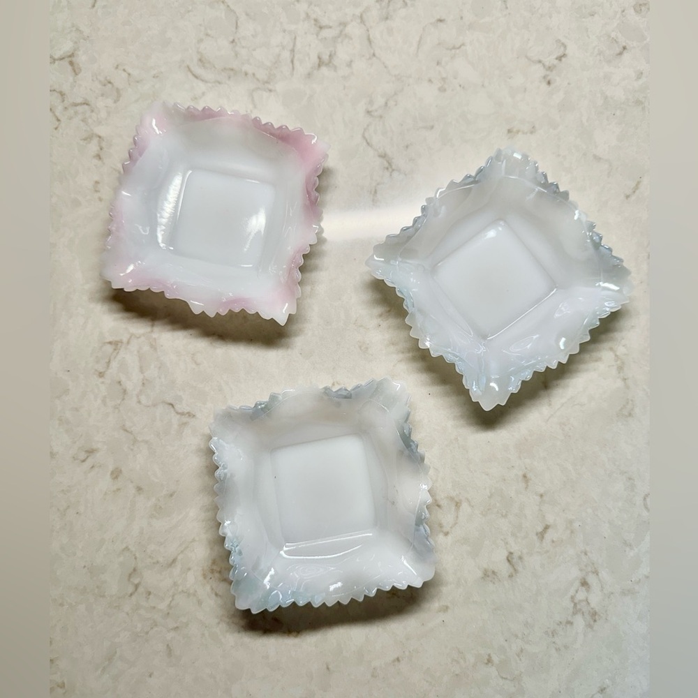 INDIANA GLASS, SET/3, MILK GLASS TRINKET DISHES. DIAMOND POINT PATTERN.
